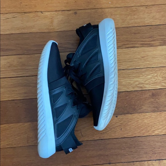 Adidas women’s tubular sneakers. - Picture 2 of 3